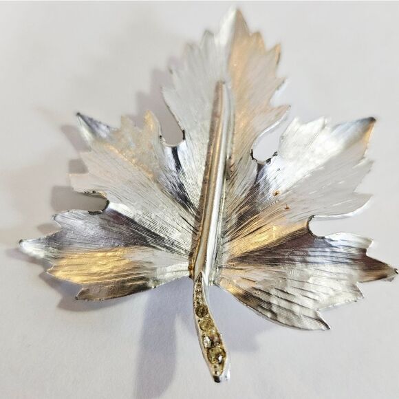 Vintage Textured Silver Tone Rhinestone Polished Sugar Maple Leaf Brooch Pin - Picture 2 of 7